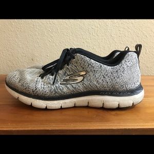 Air-cooled memory foam tennis shoes